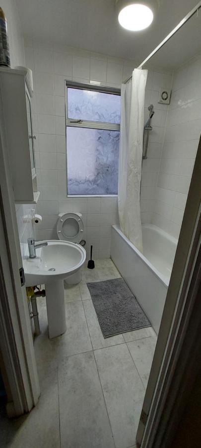 Family Friendly 3 Bedroom Flat Zone 2 - Children Stay Free! Лондон Экстерьер фото