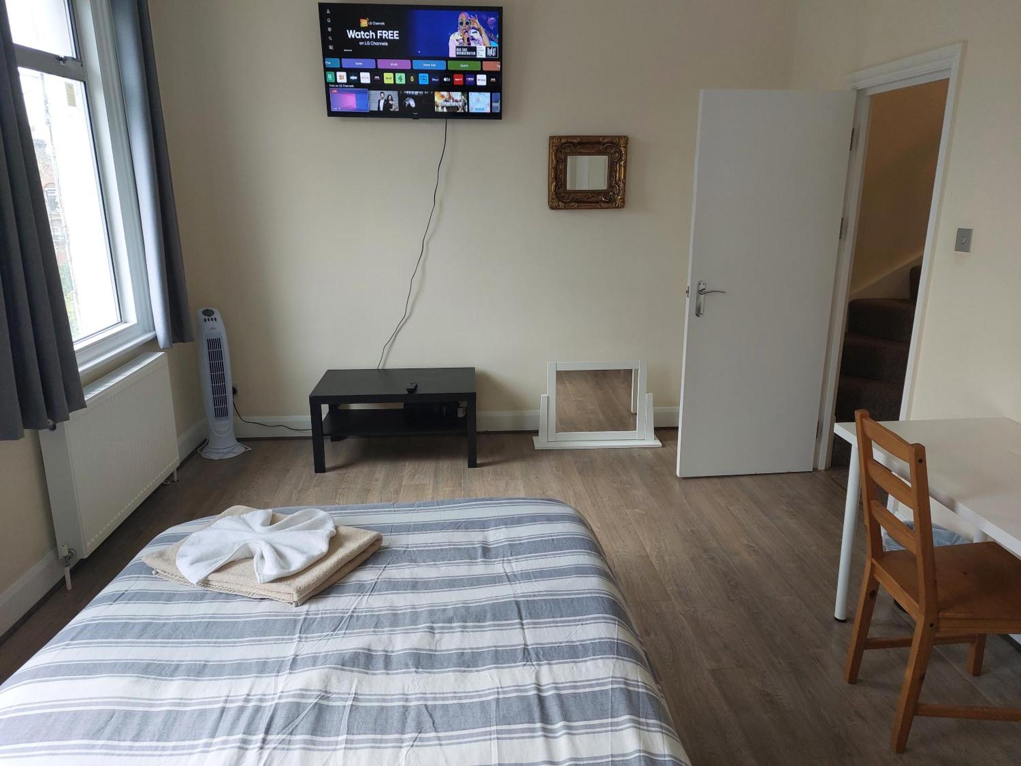 Family Friendly 3 Bedroom Flat Zone 2 - Children Stay Free! Лондон Экстерьер фото